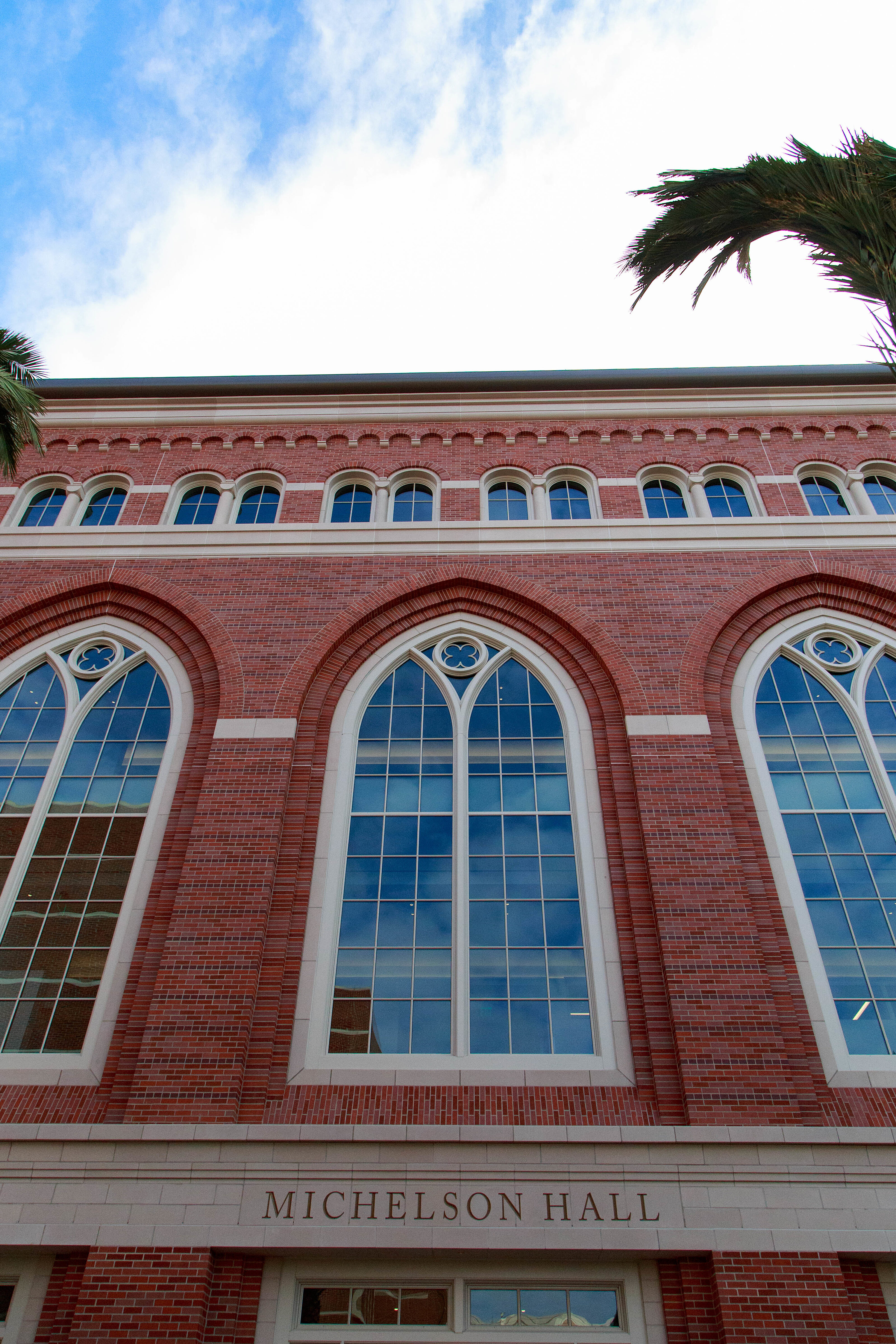 The structure is red brick and old-fashioned. Its wide French windows bring in lots of light and give it a classic look.